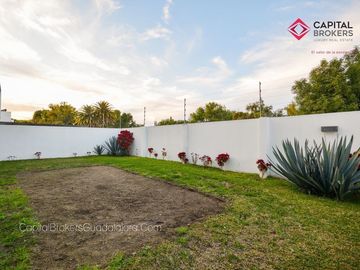 Casa de lujo moderna con jardín fracc. Olivos residencial, zona real.