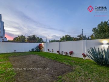 Casa de lujo moderna con jardín fracc. Olivos residencial, zona real.