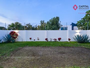 Casa de lujo moderna con jardín fracc. Olivos residencial, zona real.