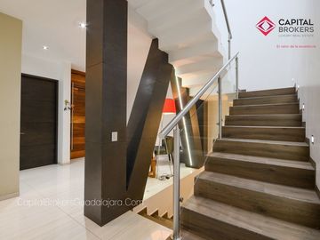 Casa de lujo moderna con jardín fracc. Olivos residencial, zona real.