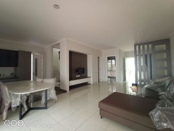Dijual Rumah Cantik Foresta Cluster Fresco Aria BSD City Tangerang 4 Kamar Tidur Sudah Renovasi Lokasi Strategis