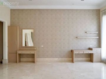 Dijual Murah Rumah Cantik VBR pakuwon indah Classic Surabaya