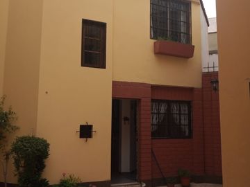EXCELENTE CASA EN CONDOMINIO SAN BORJA LISTA PARA HABITAR