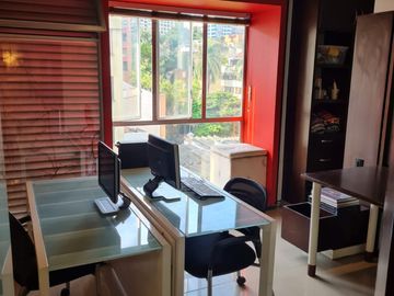 oficina en arriendo en centenario. Cod A9191161
