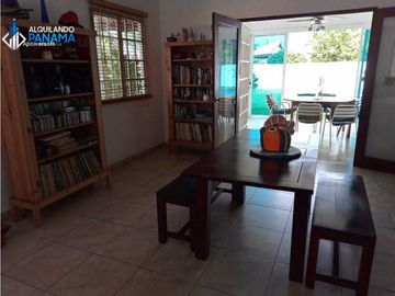 Se vende hermosa casa amoblada con finos acabados! Negociable