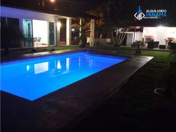 Se vende hermosa casa amoblada con finos acabados! Negociable