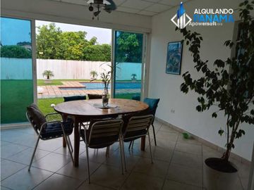 Se vende hermosa casa amoblada con finos acabados! Negociable