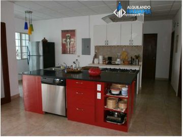 Se vende hermosa casa amoblada con finos acabados! Negociable
