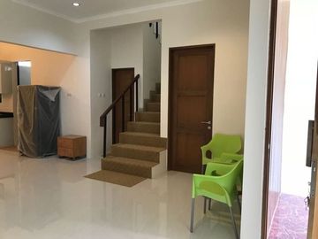 Rumah 2 lantai, SHM, Semi Furnished, One Gate System, Cinere Delta Residence