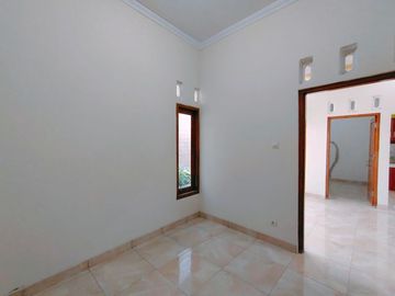 Rumah modern baru siap huni di timur kampus UII