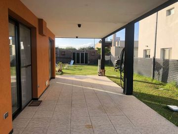 Casa en venta en Berazategui Este