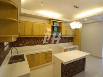 PH1001 Townhouse for Sale in Kamias at 18.5M