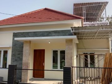 MURAH! RUMAH MINIMALIS MODERN CANTIK SIAP HUNI DI SLEMAN TIMUR KAWASAN RAMAI DAN BERKEMBANG