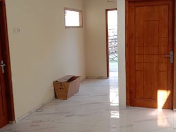 MURAH! RUMAH MINIMALIS MODERN CANTIK SIAP HUNI DI SLEMAN TIMUR KAWASAN RAMAI DAN BERKEMBANG