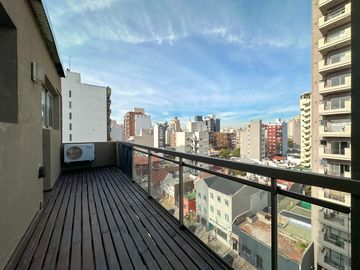 Departamento tipo duplex de 3 ambientes con cochera en Venta en Lanus Oeste