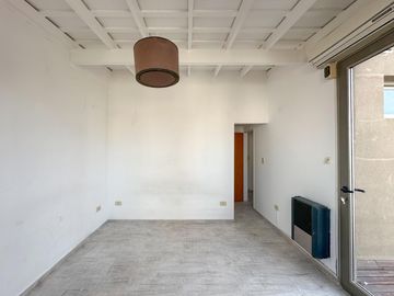 Departamento tipo duplex de 3 ambientes con cochera en Venta en Lanus Oeste