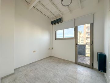 Departamento tipo duplex de 3 ambientes con cochera en Venta en Lanus Oeste