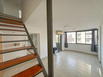 Departamento tipo duplex de 3 ambientes con cochera en Venta en Lanus Oeste