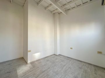 Departamento tipo duplex de 3 ambientes con cochera en Venta en Lanus Oeste