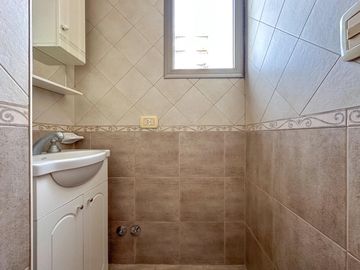 Departamento tipo duplex de 3 ambientes con cochera en Venta en Lanus Oeste