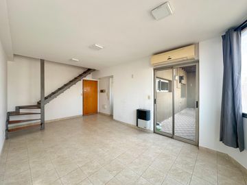 Departamento tipo duplex de 3 ambientes con cochera en Venta en Lanus Oeste