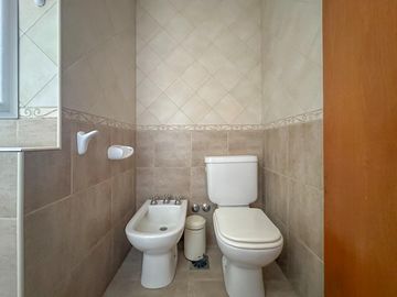 Departamento tipo duplex de 3 ambientes con cochera en Venta en Lanus Oeste