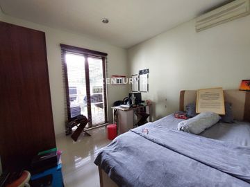 Rumah Nuansa Villa Halaman Belakang Luas Di Sektor 9 Of 9727