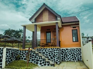 Hunian asri mewah semi villa sejuk asri 200jtan Di ngamprah