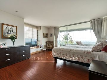 Amplio y acogedor Departamento duplex con gran vista despejada, en San Carlos de Apoquindo