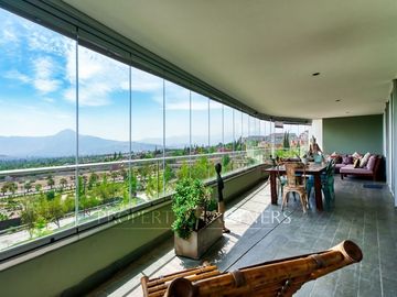 Amplio y acogedor Departamento duplex con gran vista despejada, en San Carlos de Apoquindo