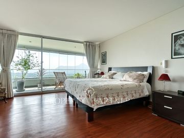 Amplio y acogedor Departamento duplex con gran vista despejada, en San Carlos de Apoquindo