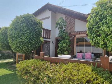 MAGNIFICA CASA ESTILO VALLESANO EN VENTA