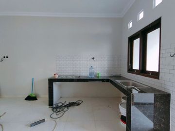 Rumah baru dengan tanah luas dekat Pasar Gentan