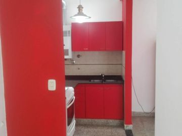 P.H. 2 amb. en Villa Devoto. PB es el 3 dentro de 6 PH. 50 años de antigüedad. Muy buen estado