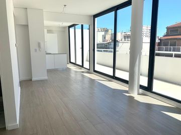 3 amb Gran Balcón Piso Alto Villa Urquiza !!