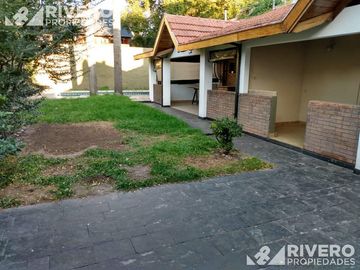 CASA EN VENTA EN MORON - 4 AMBIENTES