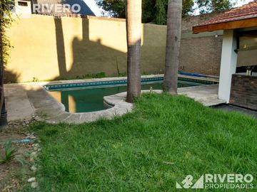 CASA EN VENTA EN MORON - 4 AMBIENTES