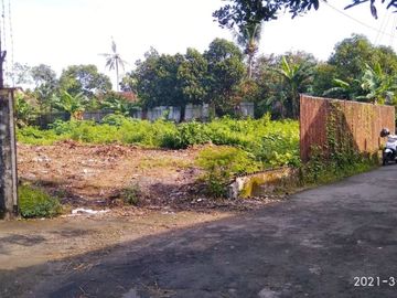 Tahan Pekarangan Posisi Hook Luas Dekat Masjid di Sentono