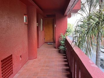 Departamento de 2 niveles en zona Comercial $9,300,000.00