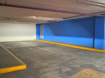 Departamento de 2 niveles en zona Comercial $9,300,000.00