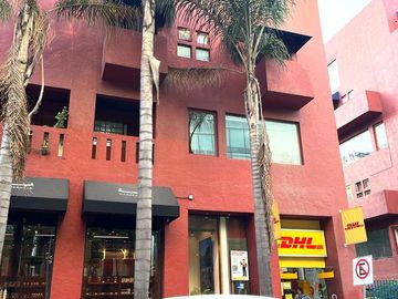 Departamento de 2 niveles en zona Comercial $9,300,000.00