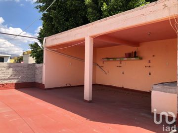 Casa en venta con departamentos para rentar en Jardines de Cerro Gordo solo efectivo