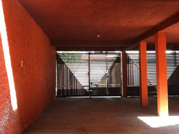 Casa en venta con departamentos para rentar en Jardines de Cerro Gordo solo efectivo