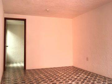 Casa en venta con departamentos para rentar en Jardines de Cerro Gordo solo efectivo