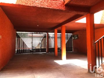 Casa en venta con departamentos para rentar en Jardines de Cerro Gordo solo efectivo