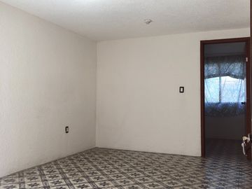 Casa en venta con departamentos para rentar en Jardines de Cerro Gordo solo efectivo