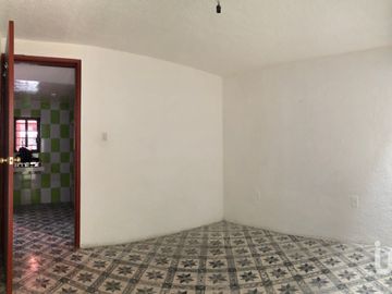 Casa en venta con departamentos para rentar en Jardines de Cerro Gordo solo efectivo