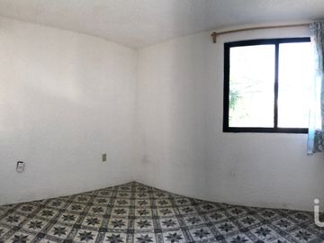 Casa en venta con departamentos para rentar en Jardines de Cerro Gordo solo efectivo