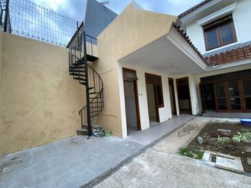 Rumah 2 Lantai Villa Bukit Mas *DN