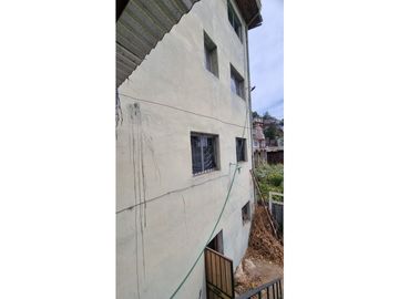 SE VENDE CASA EDIFICIO DE 4 PISOS UBICADO EN CERRO RAMADITAS